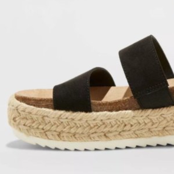 Black Chunky Sandals 8 Wide by Universal Threads - Picture 13 of 16